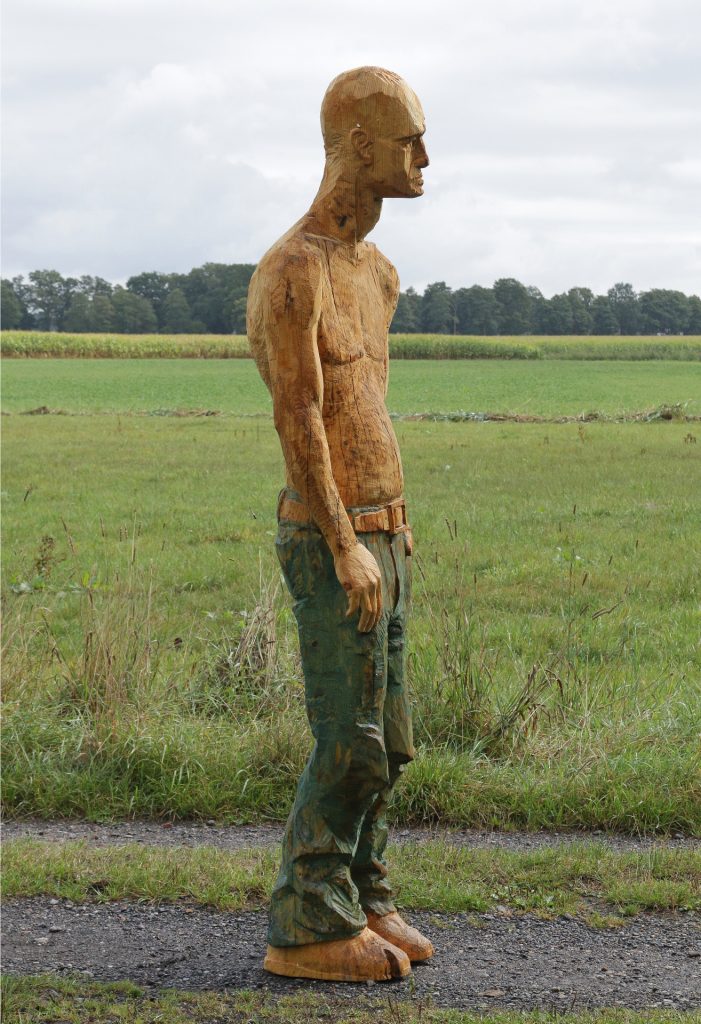 Geschnitzte Holzfigur - Mann I rechte Seite von Fuschl Art