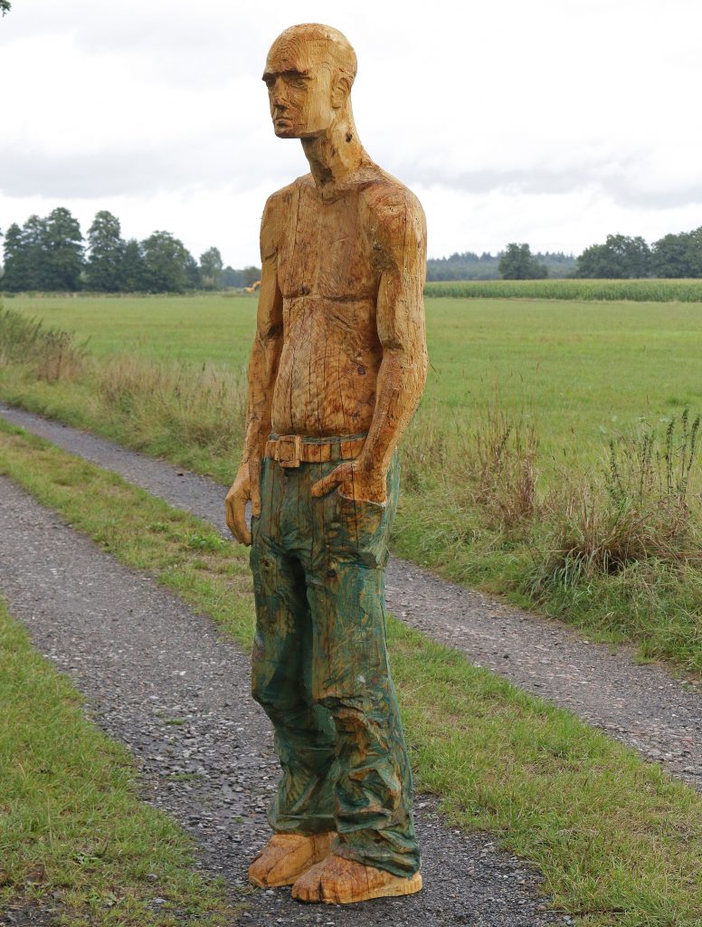 Geschnitzte Holzfigur - Mann I linke Seite von Fuschl Art